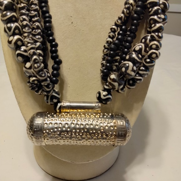 Iris Apfel & Bajalia Silver Toned Metal & Black/White Chunky Statement Necklace - Picture 3 of 11